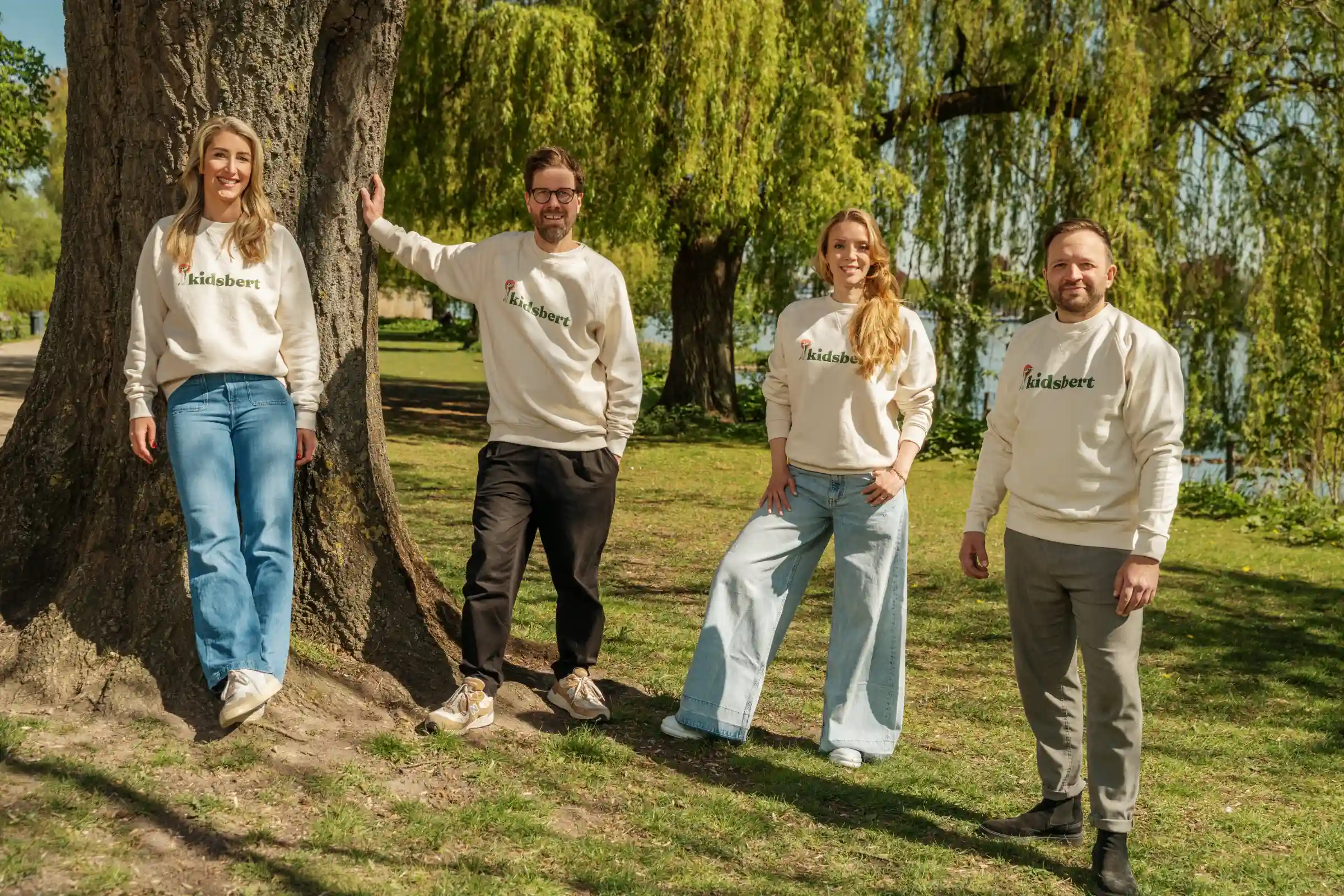 Das kidsbert Team auf der Wiese